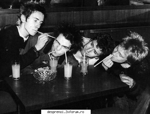 pai sa vedem  :rolleyes:  
punk
dead se asculta si alte genuri cand e nevoie  :zzz:  
mai rare sant